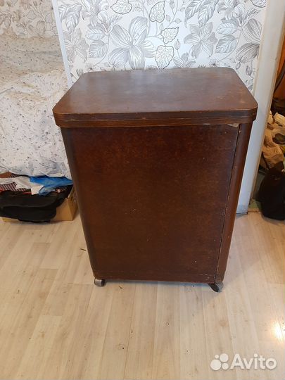 Швейная машинка бу ножная с тумбой в рабочем состо