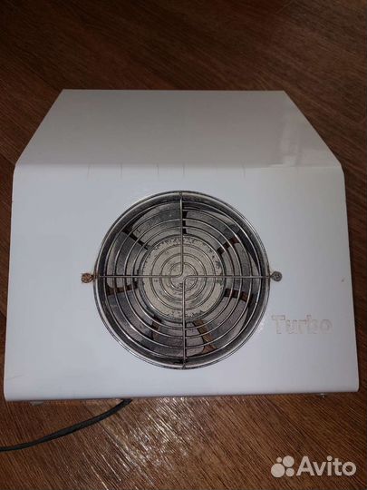 Вытяжка для маникюра и педикюра