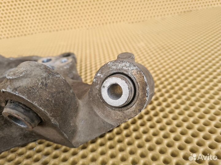 Кулак задний левый Infiniti M25 M37 Q70 Y51