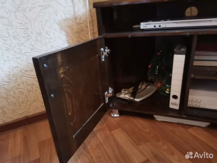 Тумбочка под телевизор угловая