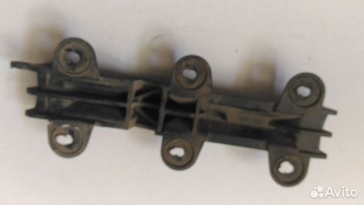 Направляющая бампера для Audi 100 (C4) 1991-1994