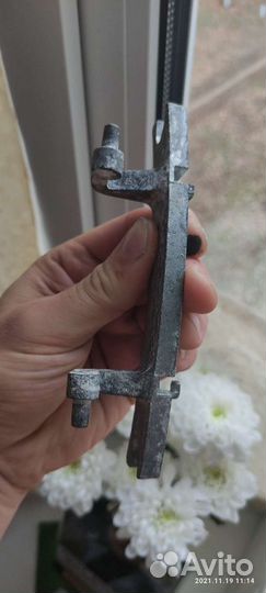 Петля дверцы стиральной машины