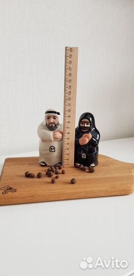 Солонка и перечница фарфор фигурка в нац. одежде