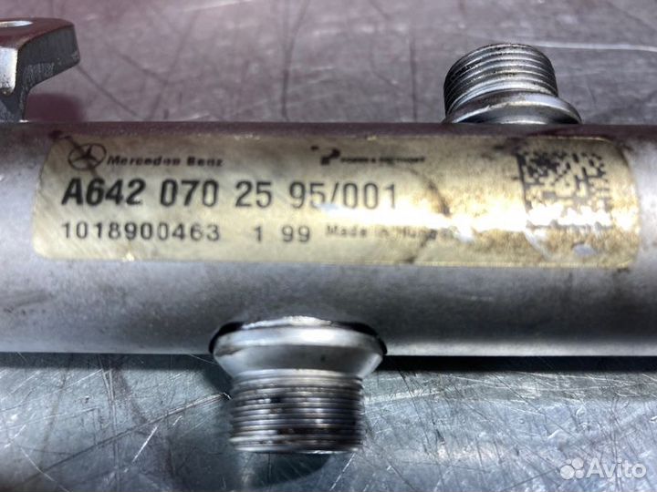 Топливная рампа правая Mercedes Gl X164 OM642 3.0