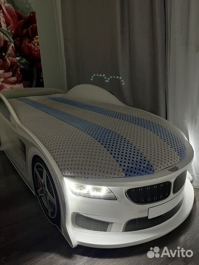 Детская кровать машинка