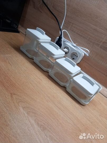 Емкость для сыпучих продуктов на планке