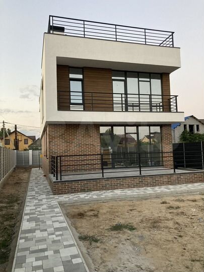 Дом 215 м² на участке 6 сот.