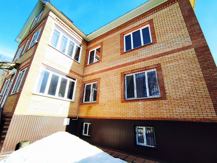 Дом 719,5 м² на участке 20 сот.