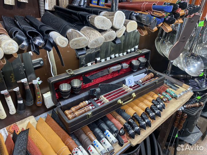 Подарочный набор шампуров в чемодане