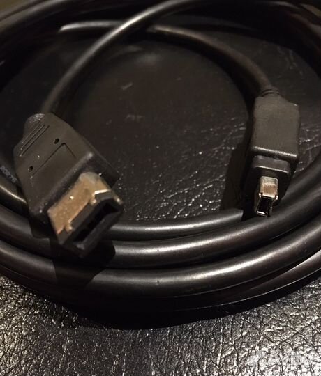 Два провода Кабель (FireWire)