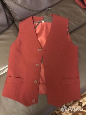 Продам бордовый пиджак и жилетку на мальчика