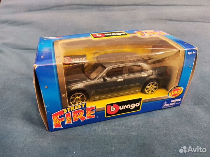 Модель автомобиля Chrysler 300C, 1:43