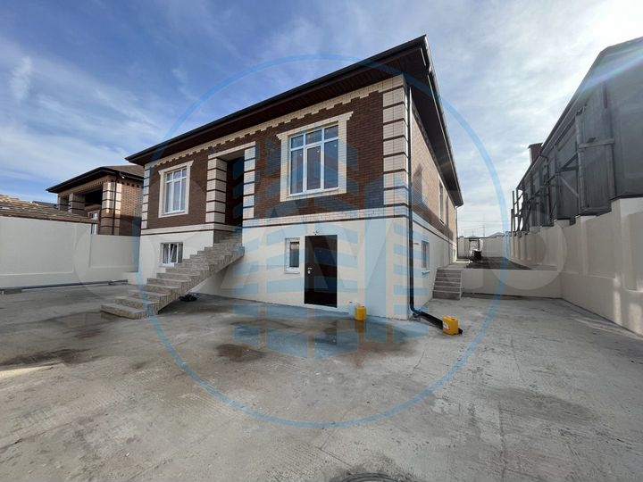 Дом 215,7 м² на участке 6 сот.