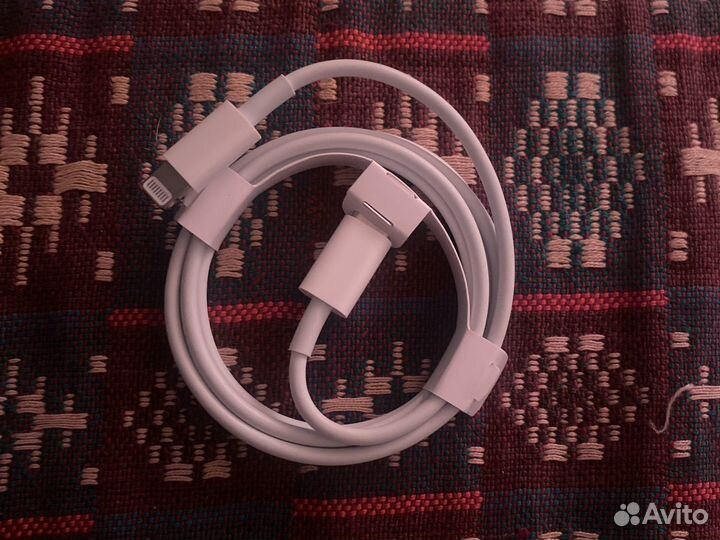 Оригинальный провод на iPhone