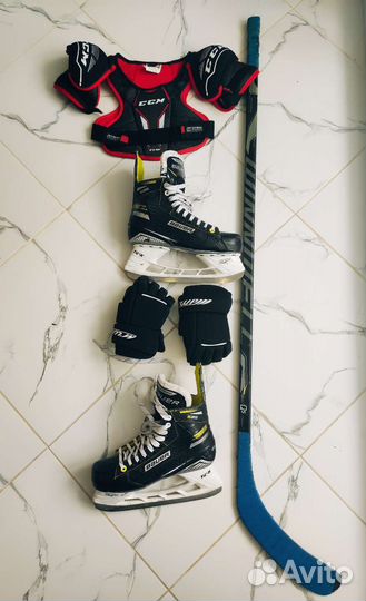 Краги, клюшка, коньки, защита хоккейные