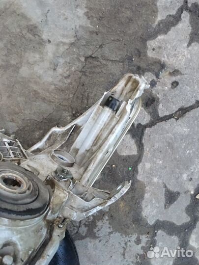 Фара левая Toyota Highlander 2011