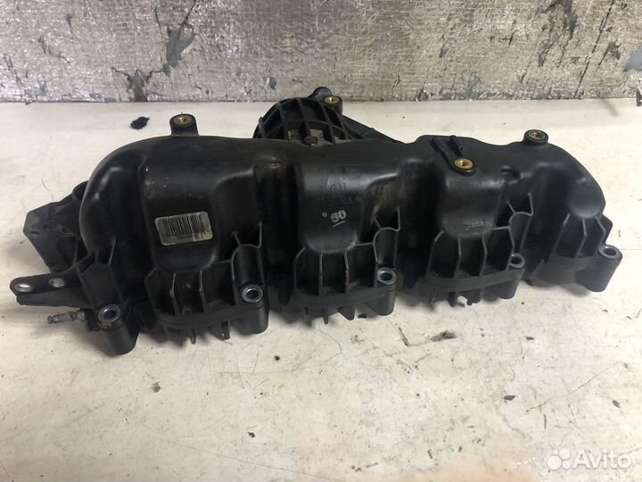 Впускной коллектор Volkswagen Passat B6 дизель