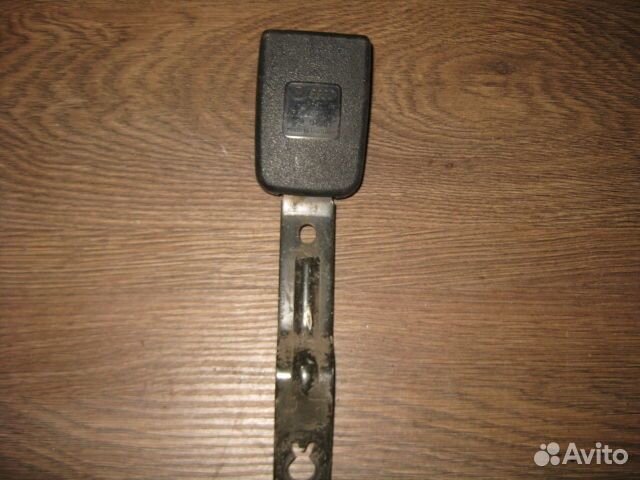 Фиксатор ремня безопасности передний правый Audi 100 (C3) III (1982–1987)