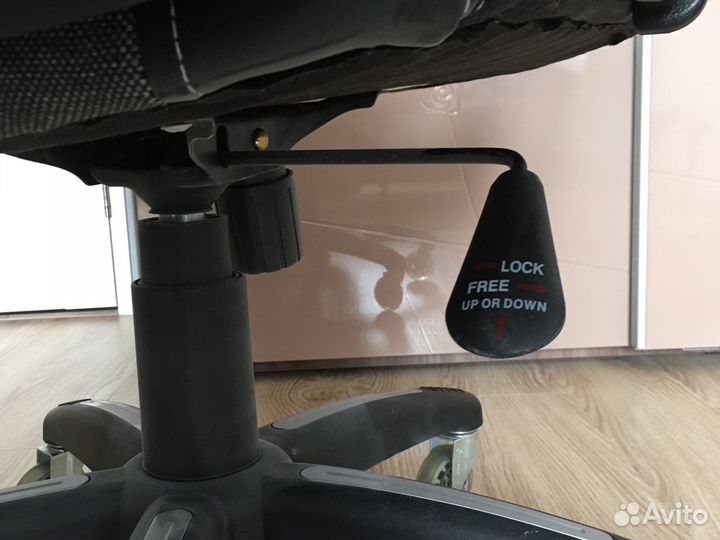 Компьютерное кресло