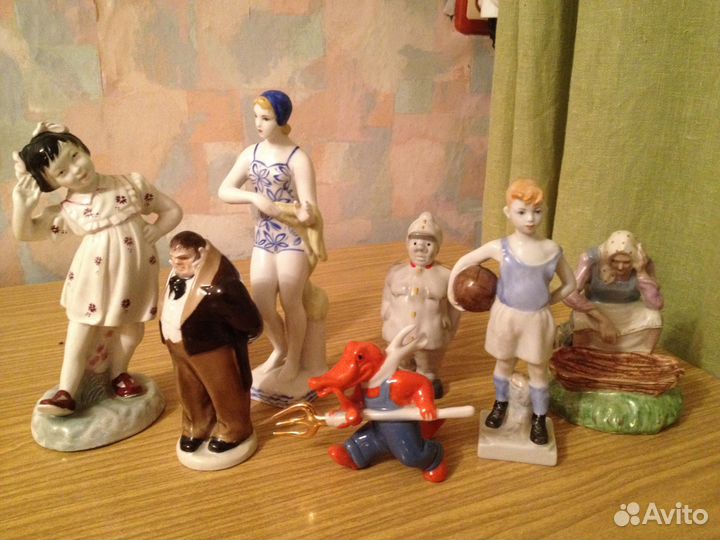 Статуэтки фарфоровые