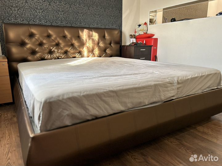 Кровать с матрасом бу 180*200