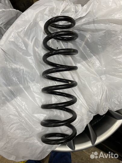 Пружина передней подвески BMW 4.4 N63