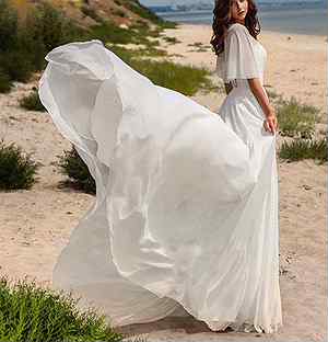 Свадебное платье со шлейфом 54 размер
