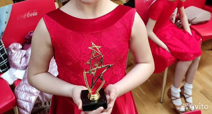 Рейтинговый костюм для бальных танцев