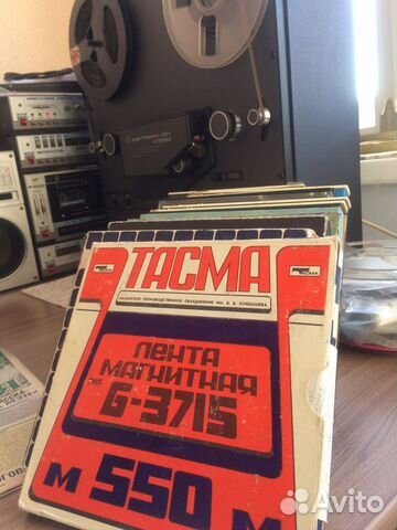 Магнитная лента катушки с записью