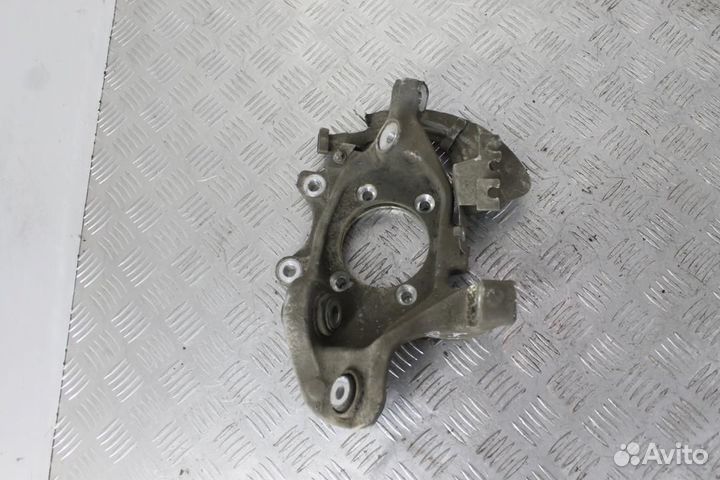 Кулак задний левый Mercedes-Benz E-Класс