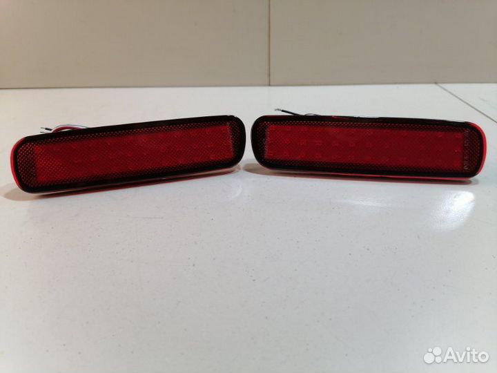 Катафот заднего бампера Toyota Land Cruiser FZJ100