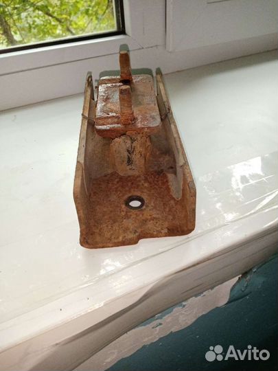 Подушка АКПП Саненг кайрон 2.3беезин