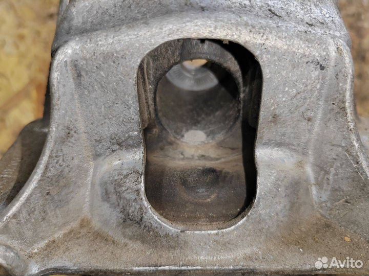 Подушка крепления двигателя Audi Q5 8R 2010