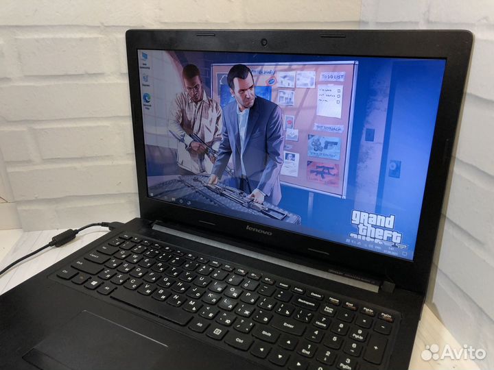 Игровой ноутбук Lenovo 4 ядра/2видеокарты/8gb/1tb