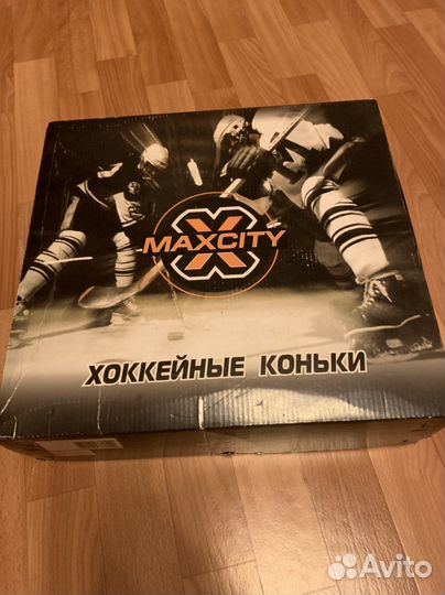 Коньки хоккейные
