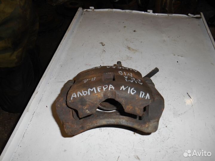 Суппорт передний левый Nissan Almera N16