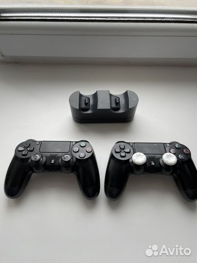 Sony PS4 Pro 1tb + 2 джойстика со станцией и 5 игр