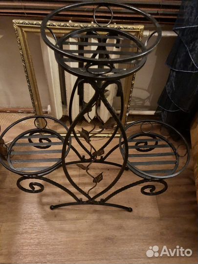 Подставка для цветов кованная