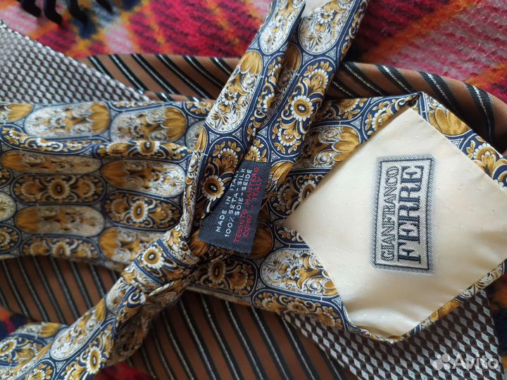 Галстуки + вешалка для галстуков