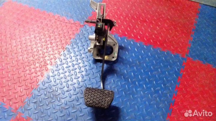 Педаль тормоза BMW X3 E83