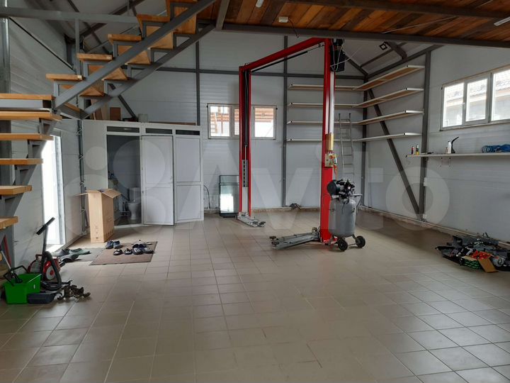 Гараж, > 30 м²