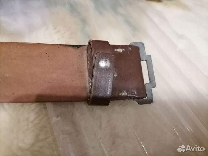 Мужской кожаный ремень с пряжкой