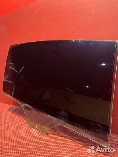 Стекло двери заднее правое Bmw 7-Series F02 N63B44