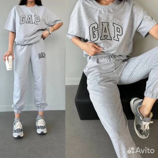 Костюм женский спортивный