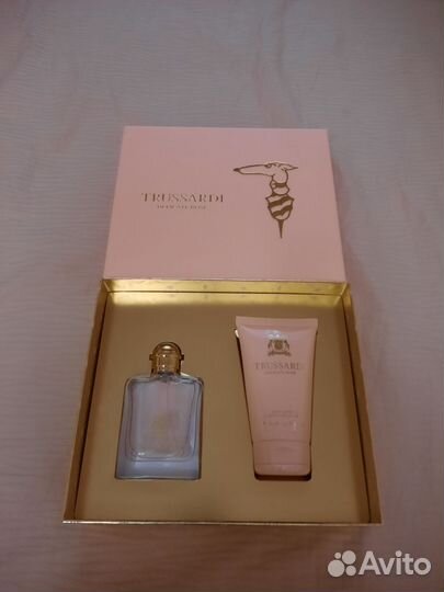 Т.вода женская и лосьон Trussardi delicate rose