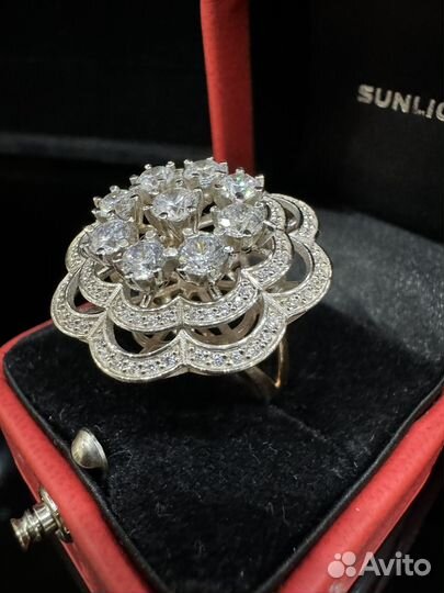 Золотое женское кольцо