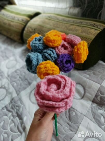 Вязанные розы