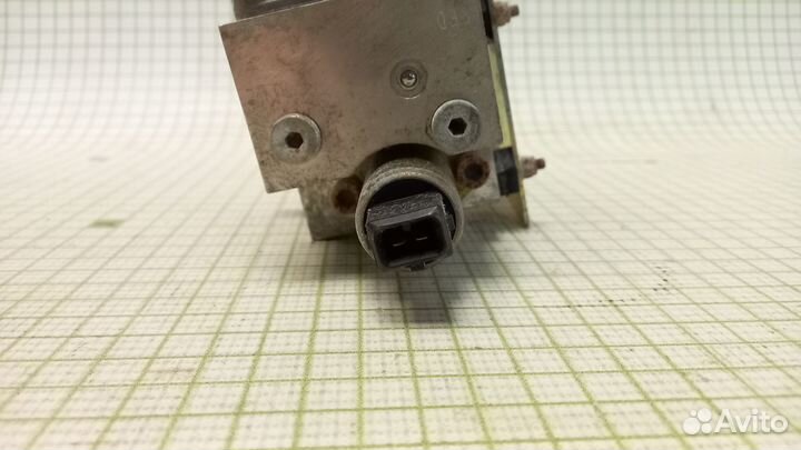 Насос гидравлический на крышку багажника для BMW