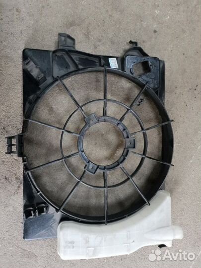 Диффузор радиатора Hyundai Solaris 2012