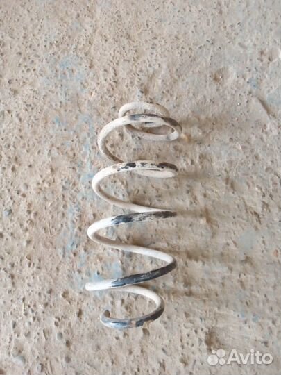 Пружина передняя priora